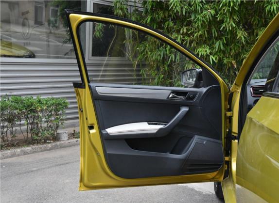 昕动 2020款 1.5L 自动运动版 车厢座椅   前门板