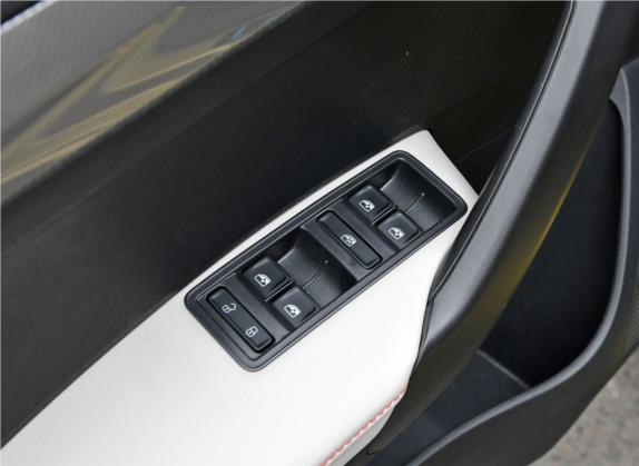 昕动 2020款 1.5L 自动运动版 车厢座椅   门窗控制
