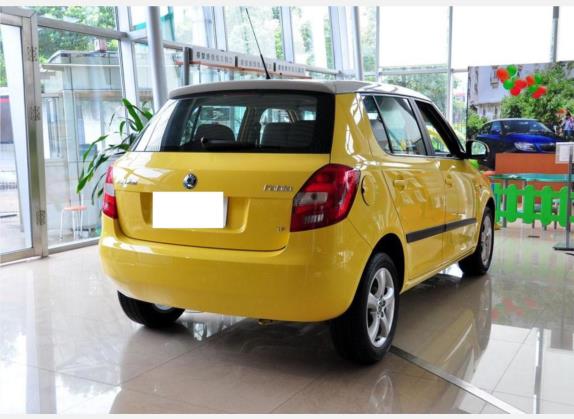 晶锐 2008款 1.6L 手动晶灵版 外观   斜后