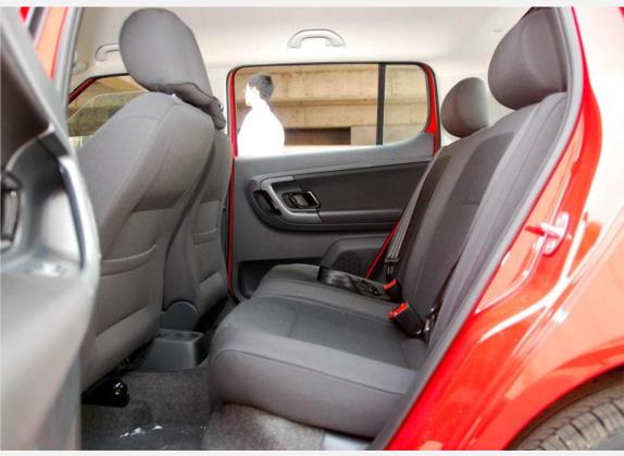 晶锐 2011款 1.6L 自动酷黑版 车厢座椅   后排空间