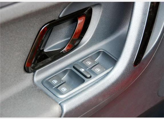 晶锐 2011款 1.6L 自动酷黑版 车厢座椅   门窗控制