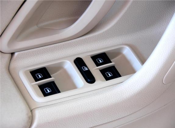 晶锐 2011款 1.4L 手动晶致版 车厢座椅   门窗控制
