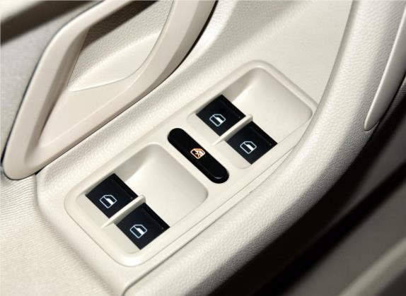 晶锐 2012款 1.4L 自动晶致版 车厢座椅   门窗控制