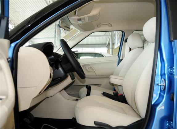 晶锐 2012款 1.4L 手动晶灵版 车厢座椅   前排空间