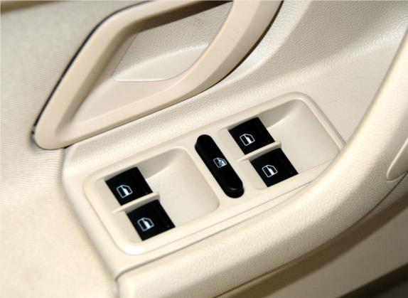 晶锐 2012款 1.4L 手动晶灵版 车厢座椅   门窗控制