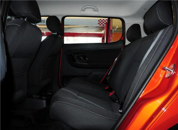 晶锐 2012款 1.6L 自动酷黑版 车厢座椅   后排空间