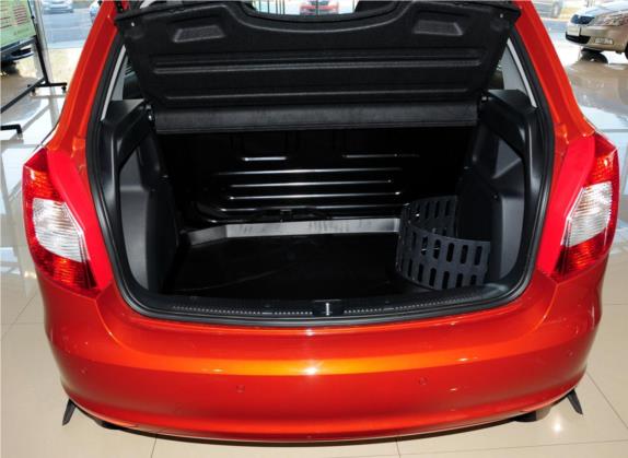 晶锐 2012款 1.6L 自动酷黑版 车厢座椅   后备厢
