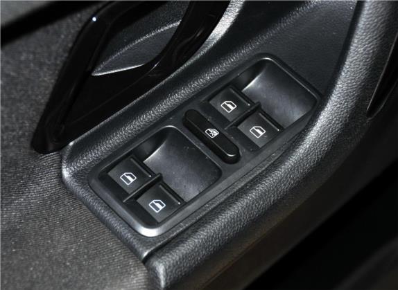 晶锐 2012款 1.6L 五周年典藏版 车厢座椅   门窗控制