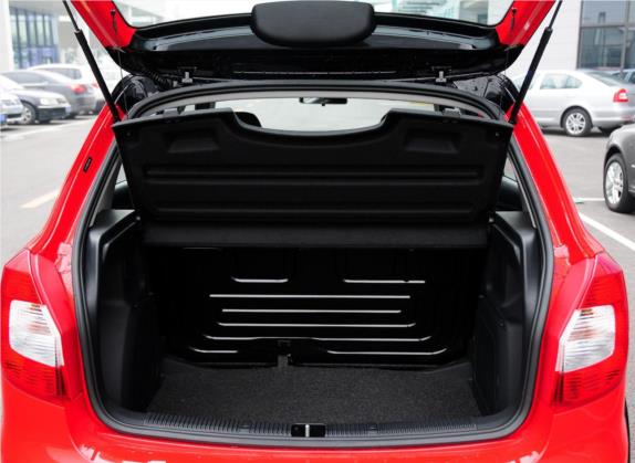 晶锐 2014款 1.6L 自动Monte carlo版 车厢座椅   后备厢