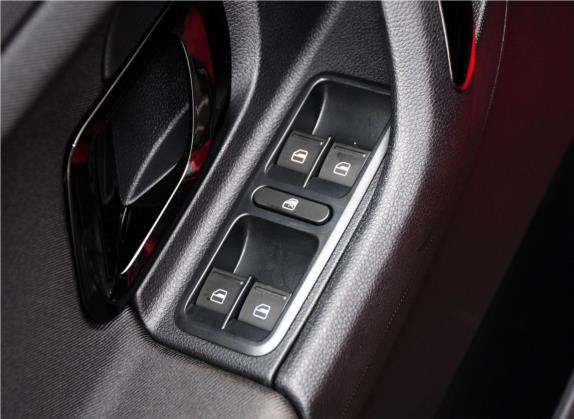 晶锐 2014款 1.6L 自动Monte carlo版 车厢座椅   门窗控制