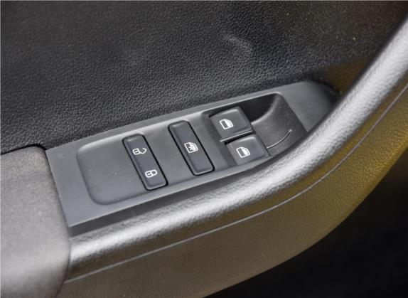 晶锐 2015款 1.6L 自动运动版 车厢座椅   门窗控制