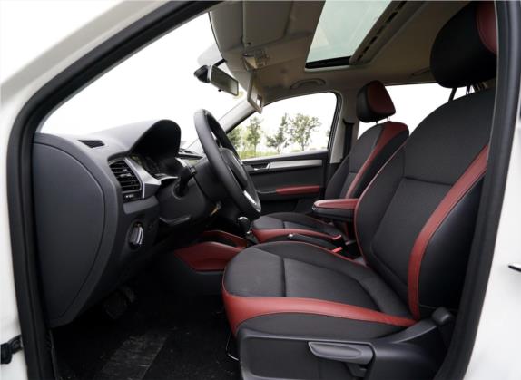 晶锐 2015款 1.6L 自动智行版 车厢座椅   前排空间