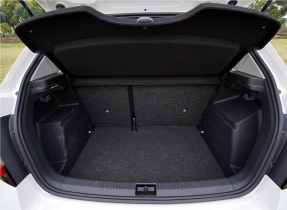 晶锐 2015款 1.6L 自动智行版 车厢座椅   后备厢