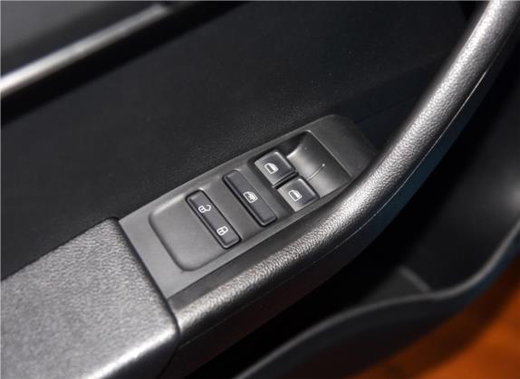 晶锐 2015款 1.4L 手动前行版 车厢座椅   门窗控制