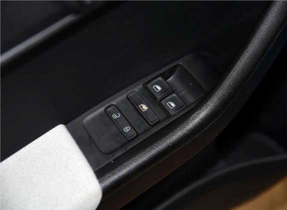 晶锐 2015款 1.4L 手动创行版 车厢座椅   门窗控制