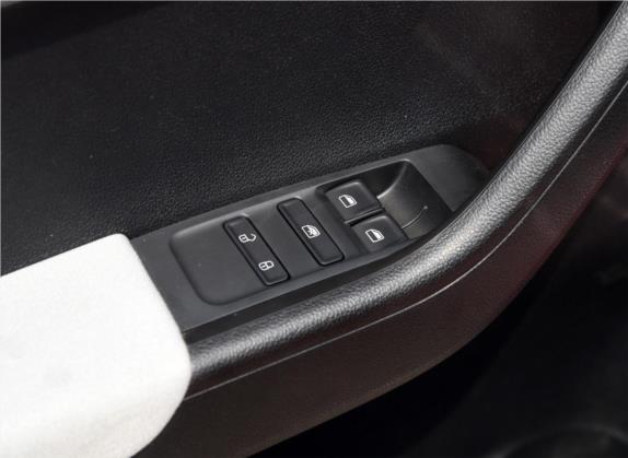 晶锐 2015款 1.6L 自动创行版 车厢座椅   门窗控制