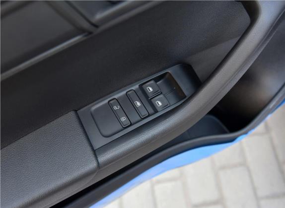 晶锐 2017款 1.4L 手动前行版 车厢座椅   门窗控制