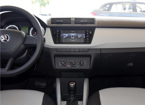 晶锐 2017款 1.4L 自动车享版 中控类   中控台