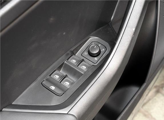 柯迪亚克 2018款 改款 TSI330 7座两驱豪华优享版 车厢座椅   门窗控制