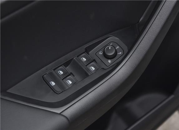 柯迪亚克 2019款 改款 TSI330 7座两驱舒适版 国VI 车厢座椅   门窗控制
