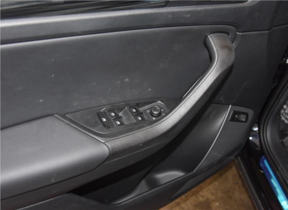 柯迪亚克 2020款 TSI330 7座两驱豪华优享版 车厢座椅   门窗控制
