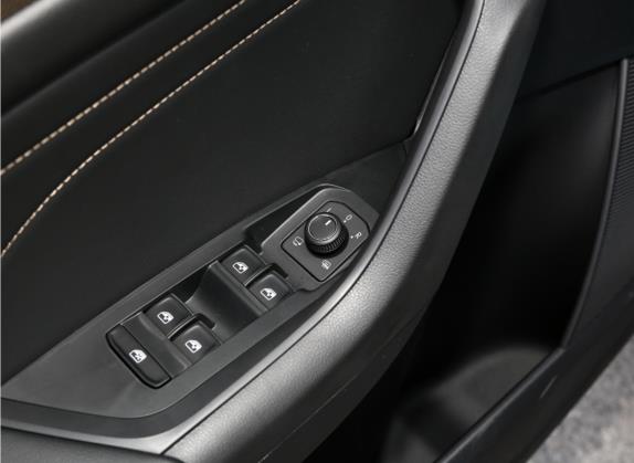 柯迪亚克 2022款 TSI330 7座两驱奢享版 车厢座椅   门窗控制