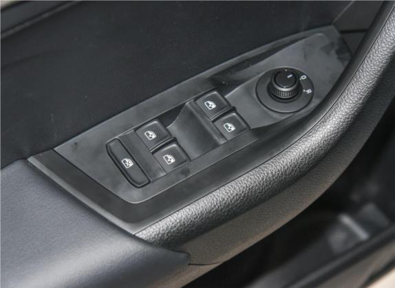 柯米克 2018款 1.5L 自动舒适版 国V 车厢座椅   门窗控制
