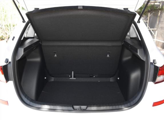 柯米克 2018款 1.5L 自动标准版 国V 车厢座椅   后备厢