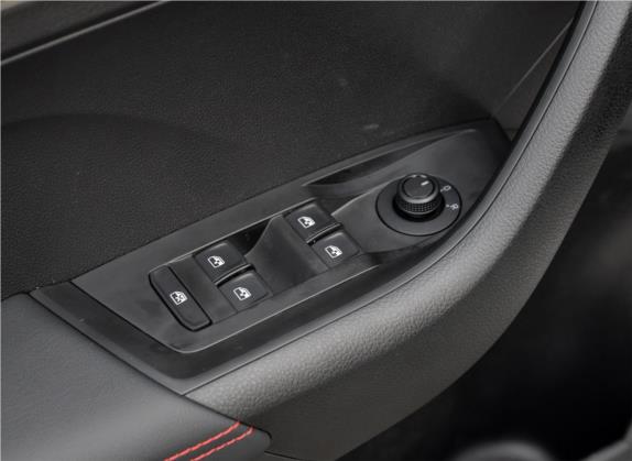 柯米克 2020款 GT 1.5L 自动旗舰版 国VI 车厢座椅   门窗控制