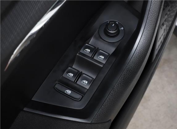 柯米克 2020款 1.5L 自动标准版 车厢座椅   门窗控制