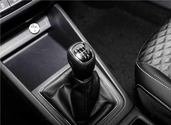 柯米克 2020款 1.5L 手动舒适版 中控类   挡把