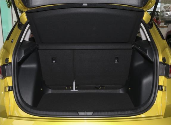 柯米克 2020款 改款 GT TSI230 DSG舒适版 国VI 车厢座椅   后备厢