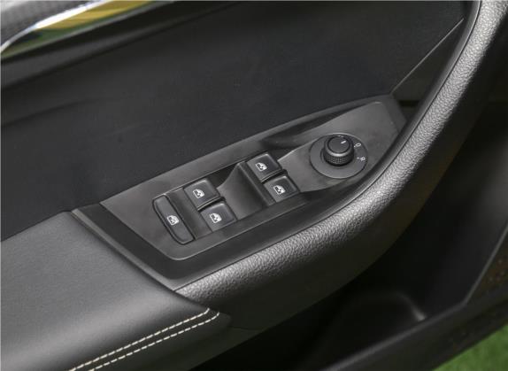 柯米克 2020款 改款 GT TSI230 DSG舒适版 国VI 车厢座椅   门窗控制