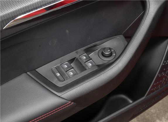 柯米克 2020款 改款 GT 1.5L 自动旗舰版 国VI 车厢座椅   门窗控制