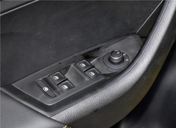 柯米克 2020款 改款 GT TSI230 DSG旗舰版 国VI 车厢座椅   门窗控制