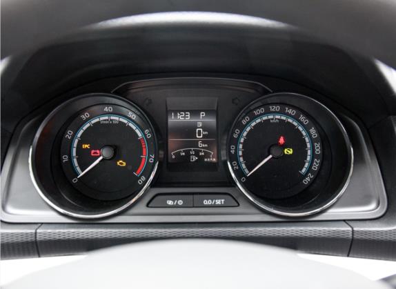 柯米克 2021款 1.5L 手动标准版 中控类   仪表盘