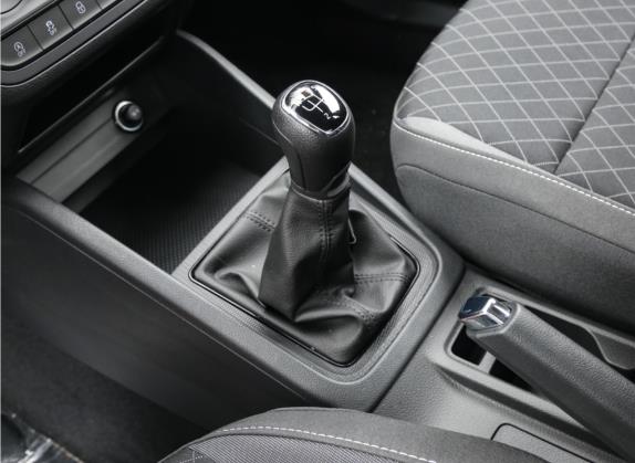 柯米克 2021款 1.5L 手动标准版 中控类   挡把