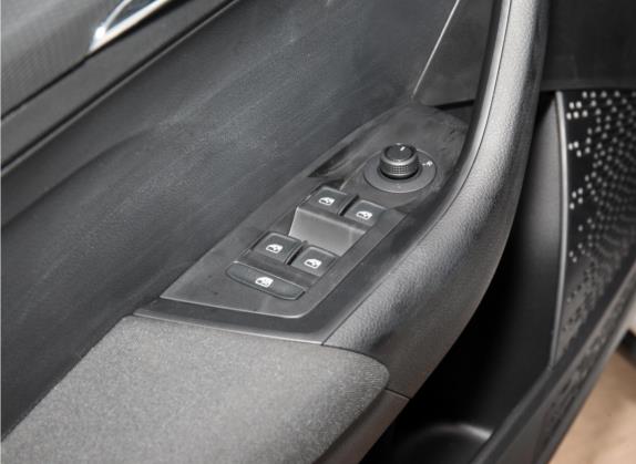 柯米克 2021款 1.5L 自动标准版 车厢座椅   门窗控制