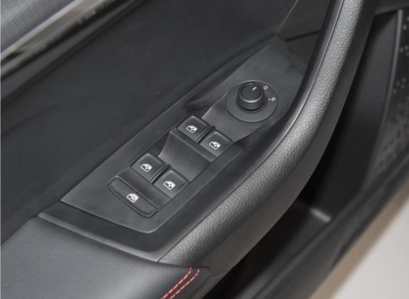 柯米克 2021款 GT TSI230 DSG旗舰版 车厢座椅   门窗控制