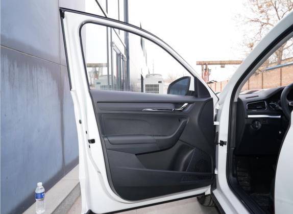 柯米克 2022款 1.5L 自动舒享版 车厢座椅   前门板