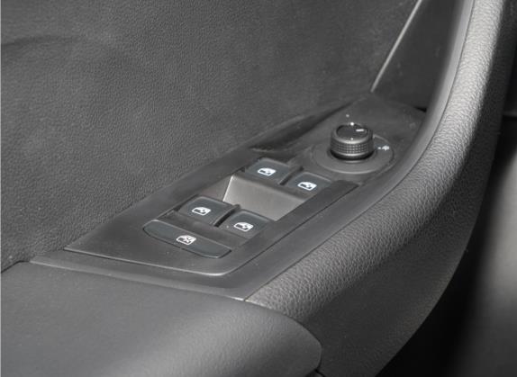 柯米克 2022款 1.5L 自动舒享版 车厢座椅   门窗控制