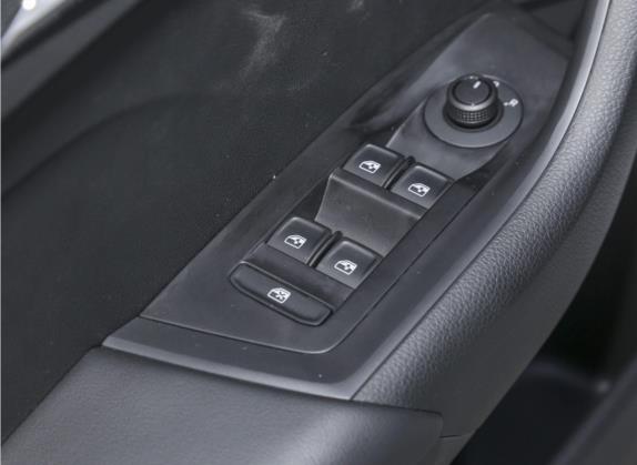 柯米克 2023款 1.5L 自动舒享版 车厢座椅   门窗控制