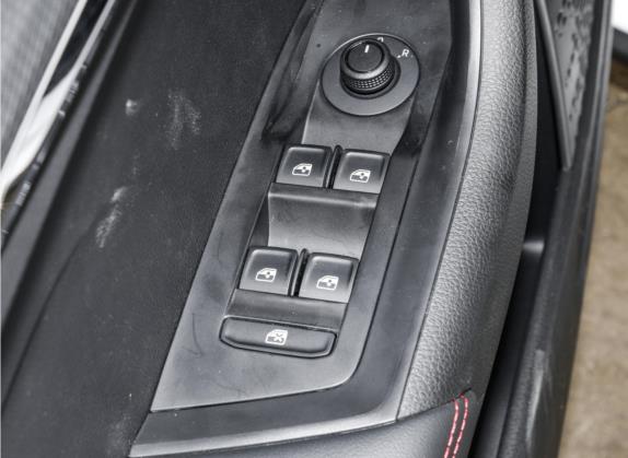 柯米克 2023款 GT 1.5L 自动臻享版 车厢座椅   门窗控制