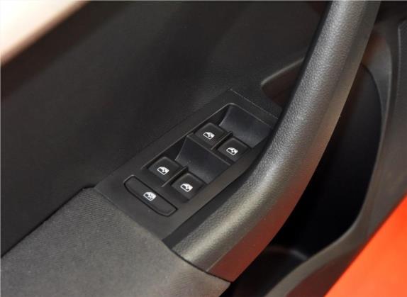 明锐 2017款 1.6L 手动前行版 车厢座椅   门窗控制