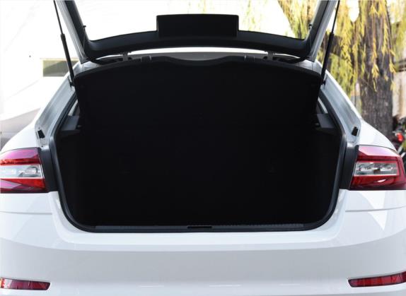 明锐 2019款 1.5L 手动标准版 国V 车厢座椅   后备厢