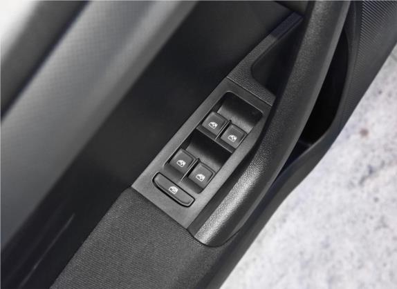 明锐 2019款 1.5L 手动标准版 国V 车厢座椅   门窗控制