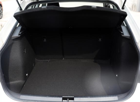 明锐 2019款 1.5L 手动标准版 国VI 车厢座椅   后备厢