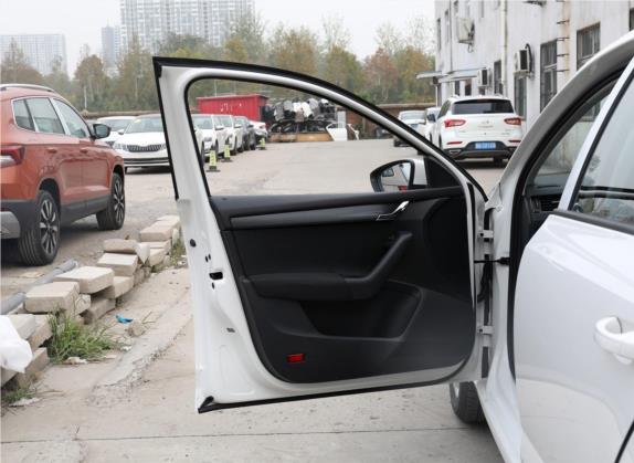 明锐 2019款 1.5L 手动标准版 国VI 车厢座椅   前门板