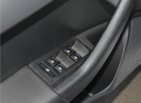 明锐 2022款 1.5L 手动舒享版 车厢座椅   门窗控制