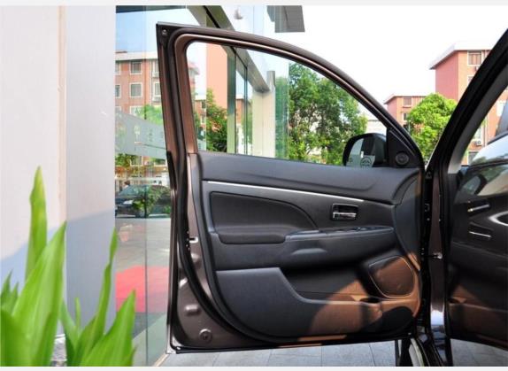 ASX劲炫(进口) 2011款 2.0四驱劲尚版 车厢座椅   前门板